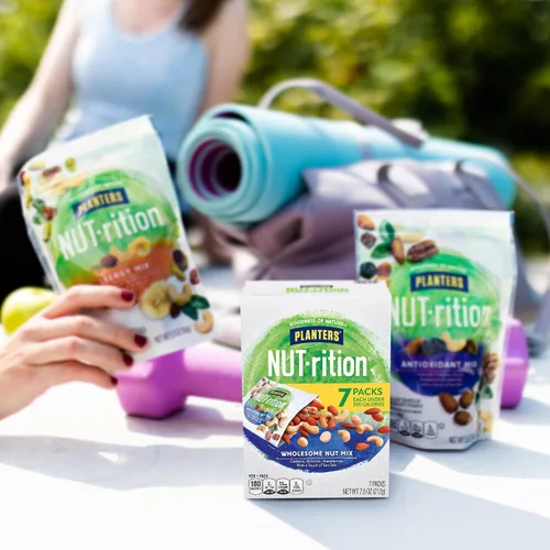 Vista 3 de PLANTERS NUT-rition Mezcla de Nueces Integrales, Caja de 7.5 oz (Contiene 7 Bolsas Individuales) - Mezcla de Bocadillos de Anacardos, Almendras