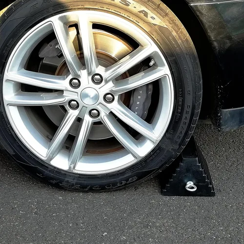 Vista 5 de ROBLOCK Juego de 2 cuñas de rueda de goma resistentes negras con cáncamo, 9" de largo x 7.1" de ancho x 5.5" de alto, para coches, autocaravanas 2