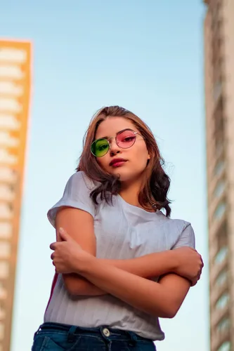 Vista 3 de spansee Gafas de fideos para festivales Coachella, gafas de sol para cosplay, famosos fideos de la banda, gafas para disfraz de Halloween y cosplay