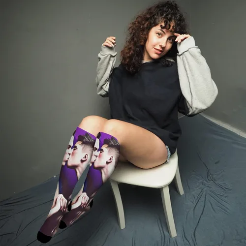 Vista 4 de Calcetines de rodilla alta Calcetines de arranque de trabajo Calcetín alto para mujer Lindo orgullo gay joven sexy hombres comunidad gay calcetín