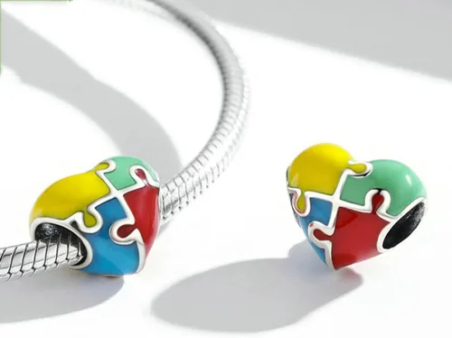 Vista 3 de Abalorio de plata de ley 925 con diseño de corazón y piedra natal familiar con dije de corazón para pulsera Pandora