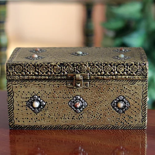Vista 4 de NOVICA Repousse - Joyero de latón metálico Mughal Treasure Chest