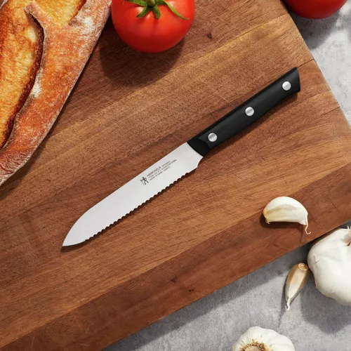 Vista 2 de HENCKELS Cuchillo utilitario dinámico de filo navaja de 5 pulgadas, cuchillo para tomate, ingeniería alemana respaldada por más de 100 años