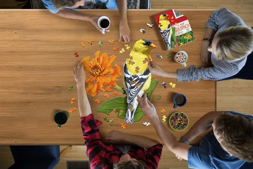 Vista 6 de Madd Capp Puzzles - I AM Goldfinch - 300 piezas - Rompecabezas en forma de animal, multicolor