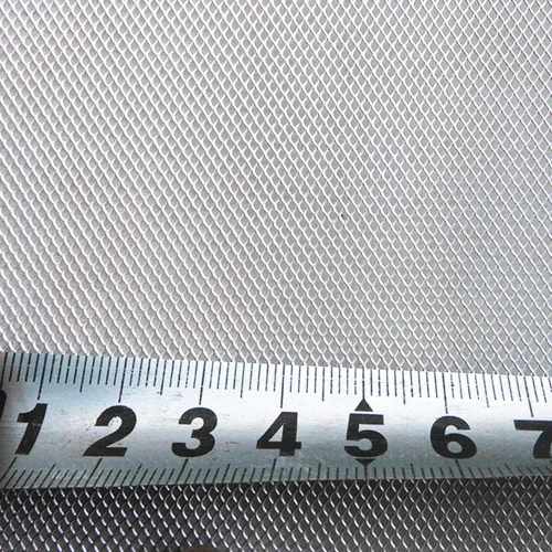 Vista 3 de Malla Universal de Plata de 40"x13" para Parrilla de Auto - Rejilla de Aleación de Aluminio para Vehículo, Agujeros Rómbicos de 1x2mm