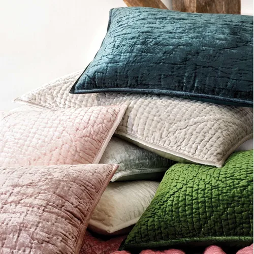 Vista 3 de Pine Cone Hill Parisienne Velvet Dove White - Funda acolchada blanca, tamaño estándar, patrón sólido blanco
