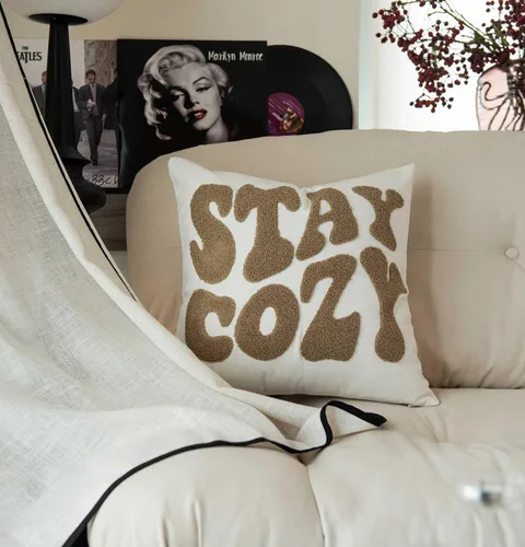 Vista 4 de Funda de almohada decorativa bordada Stay Cozy en rosa, solo funda de 18 pulgadas x 18 pulgadas