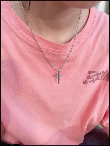 Vista 7 de Collar con colgante de cruz clásica de cristal de Jesús Cruz de clavícula, collar de cadenas de joyería para hombresmujeres, regalo de joyería