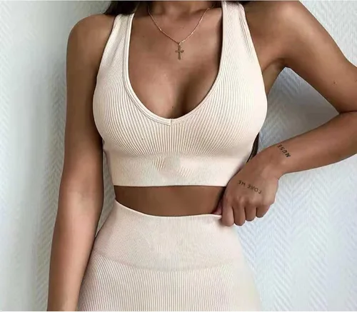 Vista 4 de MANON ROSA Trajes de yoga para mujer, sin costuras, conjunto de 2 piezas, leggings cortos, brasier deportivo, ropa de entrenamiento, ropa deportiva