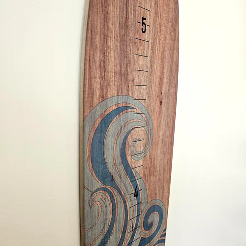 Vista 5 de HEADWATERS STUDIO Medidor de Crecimiento de Tabla de Surf de Madera para Decoración de Pared - Decoración de Pared de Tabla de Surf para Cuarto