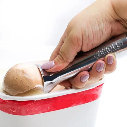 Vista 4 de Zeroll Cuchara de helado original con mango conductor de calor relleno de líquido, diseño simple de aluminio de una pieza, fácil liberación