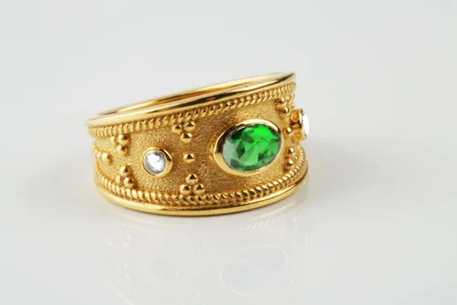 Vista 3 de Anillo bizantino de esmeralda CZ de oro, banda etrusca esmeralda hecha a mano