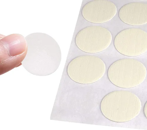 Vista 3 de uxcell Calcomanías autoadhesivas de plástico texturizado para muebles de madera, 0.827 in de diámetro, 108 piezas en 2 hojas de relieve blanco