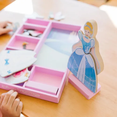 Vista 7 de Melissa & Doug juego de muñeca de madera y disfraz magnético de Cenicienta de Disney (+ de 30 unidades)