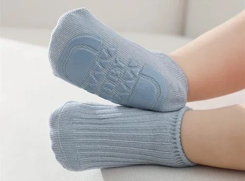 Vista 4 de Calcetines antideslizantes para bebé, 8 pares de calcetines antideslizantes para recién nacidos, con empuñaduras, calcetines de tobillo unisex