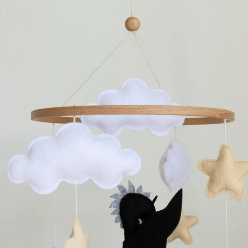 Vista 6 de Móvil de cuna de dragón para niños, móvil de fieltro para cuna, decoración de guardería gris y negro, colgante móvil de nube y estrella, regalo