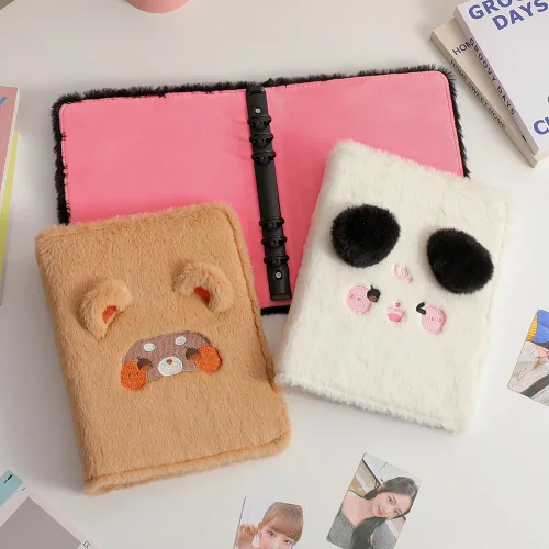 Vista 6 de WAYUTO Carpeta de tarjetas fotográficas Kpop de dibujos animados de felpa con 30 páginas interiores, álbum de tarjeta fotográfica Kpop, libro
