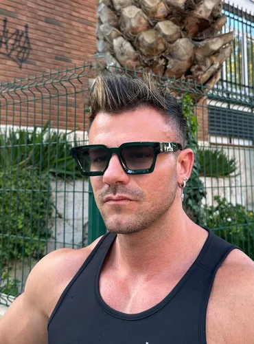 Vista 46 de VISOONE Moda 100% UV400 Protección Rectángulo TR90 Y2K Gafas de sol Accesorios para Mujeres Hombres RIVER, Transparente/Gris Rosa