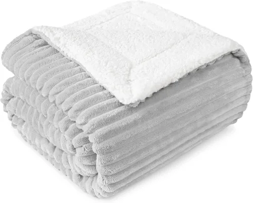 Vista 12 de PAVILIA Manta negra de forro polar Sherpa para sofá, manta suave y mullida, manta Sherpa de franela esponjosa para sofá, cálida manta de invierno