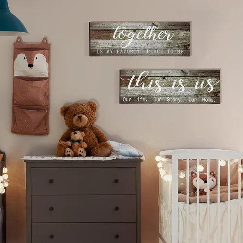 Vista 4 de Jetec 2 letreros de madera para pared del hogar, decoración de pared con texto en inglés "This Is Us", color gris antiguo
