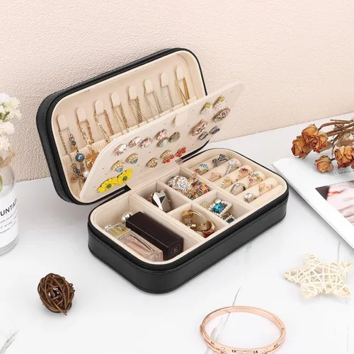Vista 6 de DesignSter Joyero de viaje, estuche de joyería portátil de piel sintética, cajas de joyería pequeñas para regalos, organizador de joyas de viaje