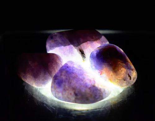 Vista 2 de Piedras de iolita azul púrpura pulidas naturales "zafiro de agua", cordierita dicroita, piedras preciosas de cristal mineral espumoso, especímenes