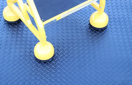 Vista 4 de Rhino Mats DV48X2 Diamond Plate Suelo de goma, caucho, 1/8" de grosor, negro mate