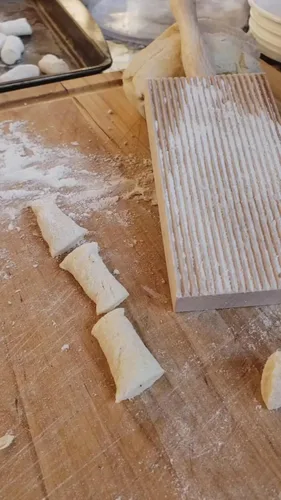 Vista 6 de Cuisinox Tablero de madera para pasta de ñoquis y cavatelli, madera de playa, 8 x 5 pulgadas
