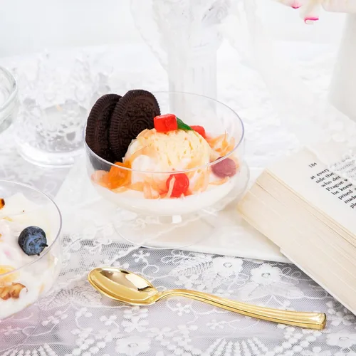 Vista 4 de WDF Vasos de postre transparentes desechables de 7 oz - Paquete de 96 vasos de postre con mini cucharas doradas de plástico, vasos de plástico