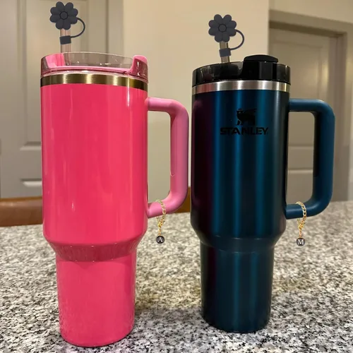 Vista 6 de Stanley - Accesorios para tazas, 1 popote de silicona para vaso Stanley de 30 y 40 onzas con asa y 1 dije de letra inicial para taza (letra A)
