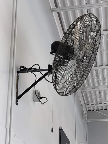 Vista 7 de TPI Corporation CACU30WO Ventilador oscilante de montaje en pedestal de alta velocidad de 30 pulgadas para garaje, comercial, industrial, motor de 3