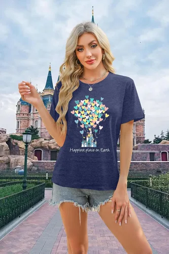 Vista 5 de Camisas mágicas para mujer, camisa Magic Kingdom, camiseta de manga corta con el lugar más feliz de la tierra, camiseta de vacaciones familiares