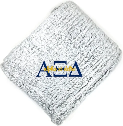 Vista 5 de Go Greek Chic Alpha Chi Omega - Manta de sherpa bordada (azul marino)