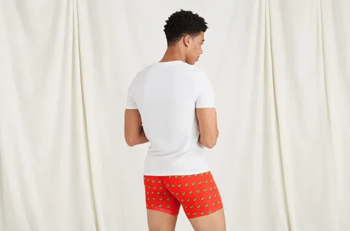 Vista 8 de MeUndies Camiseta elástica de algodón orgánico con cuello en V, tela exclusiva de Tienda
