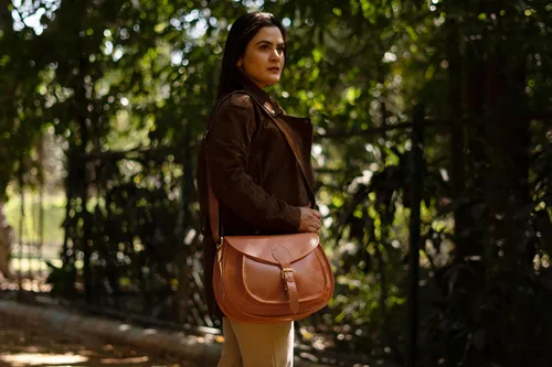 Vista 9 de Satchel And Fable Bolsos cruzados de cuero vintage hechos a mano para mujer