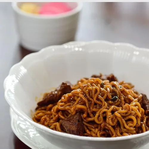 Vista 4 de Ramen Fideos 5 sabores surtidos Combo – Shin Ramyun, Chapagetti, fideos Kimchi, fideos pronto (veganos), Neoguri – Paquete total de 5