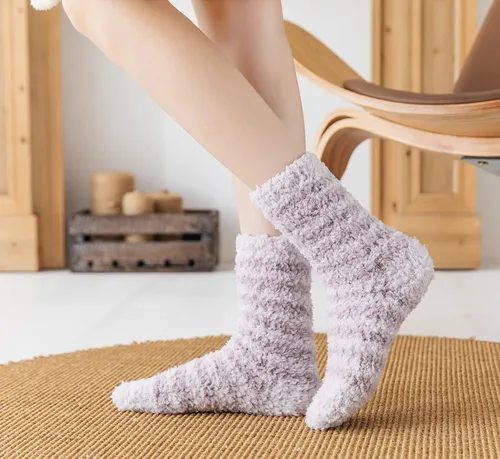 Vista 4 de Calcetines peludos para mujer, cálidos y suaves