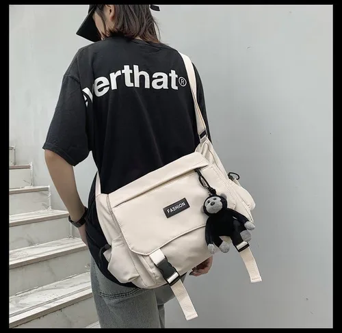 Vista 8 de Inshere Bolso cruzado estético con bonitos pines y adornos, bolsa de mensajero de nailon para el hombro, bolsa japonesa Kawaii para mujeres y hombres