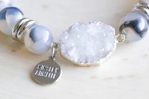 Vista 9 de Kinsley Armelle Colección Stone - Pulsera Lunar de Plata