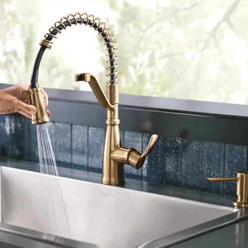 Vista 13 de Moen Nolia Oro Bronce de Una Manija con Un Solo Orificio Grifo de Cocina de Resorte con Rociador Desplegable y Dispensador de Jabón, 87886BZG