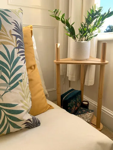 Vista 5 de Soporte ajustable para macetas de interior – Madera de bambú, altura y ancho ajustable (no necesita herramientas), se adapta a macetas pequeñas