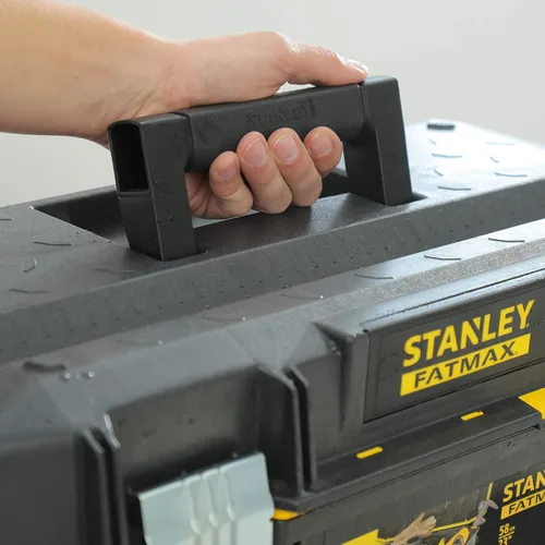 Vista 13 de STANLEY FATMAX - Caja de herramientas impermeable de 22.8 in, resistente al agua, gran capacidad de almacenamiento, ranura en V para corte extra