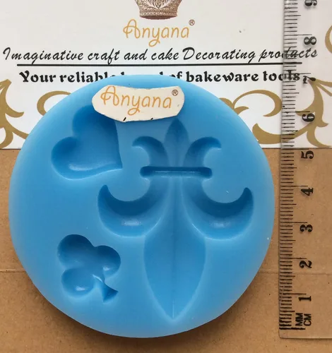 Vista 3 de Molde de silicona con forma de corazón de flor de lys para pasta de goma de póquer para pasta de azúcar, boda, fiesta, magdalenas, decoración