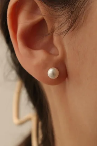Vista 3 de JINEAR 5 pares de aretes de tuerca para mujer, chapados en oro/plata de 14K, perla, aretes pequeños tipo bola, conjunto de piercing de cartílago 1