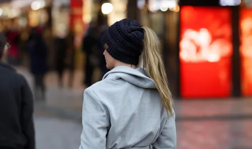 Vista 170 de Funky Junque - Gorro para mujer con ranura para cola de caballo