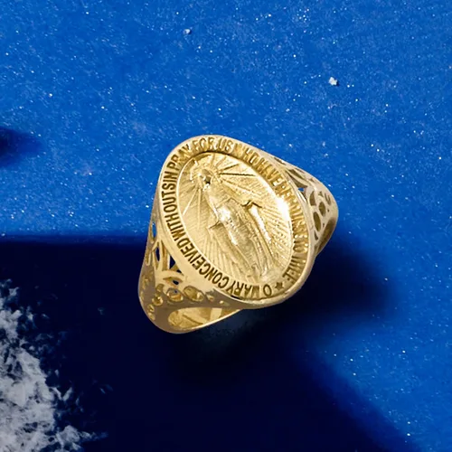 Vista 4 de Ross-Simons Anillo italiano con medalla milagrosa de oro amarillo de 14 quilates