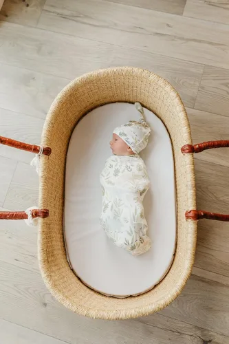 Vista 83 de Copper Pearl Gorro de bebé con nudo superior elástico suave Millie