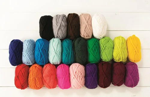 Vista 4 de Knit Picks Tuff Puff 100% lana súper voluminosa - madeja de 100 gramos (negro)