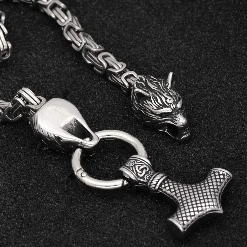 Vista 4 de GuoShuang Collar con colgante de cabeza de lobo con Thor Mjolnir Acero Inoxidable - Cadena King