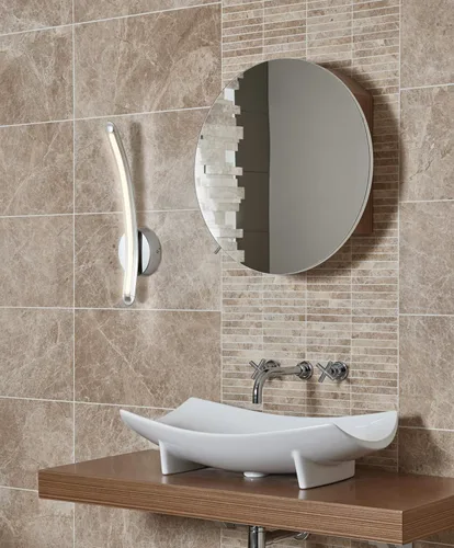 Vista 2 de JONATHAN Y Aplique de pared de metal cromado de 17.7 pulgadas, lámpara curva moderna minimalista LED integrada regulable para baño, sala de estar